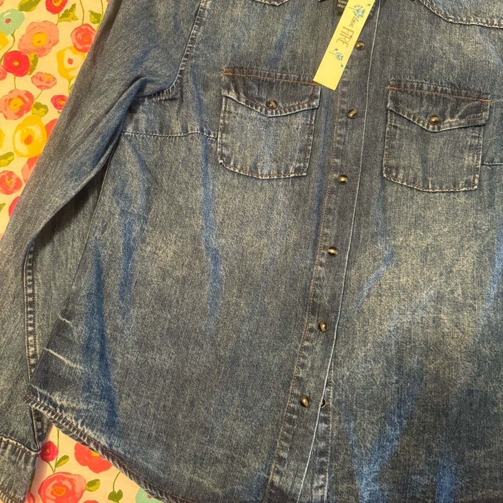 NWT women medium button down jean top - Picture 3 of 3